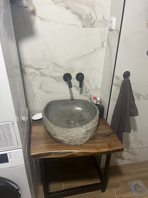 daska-za-lavabo-pareni-orah-puno-drvo-masiv 005. Drvena daska za lavabo - pareni orah - Slika 1