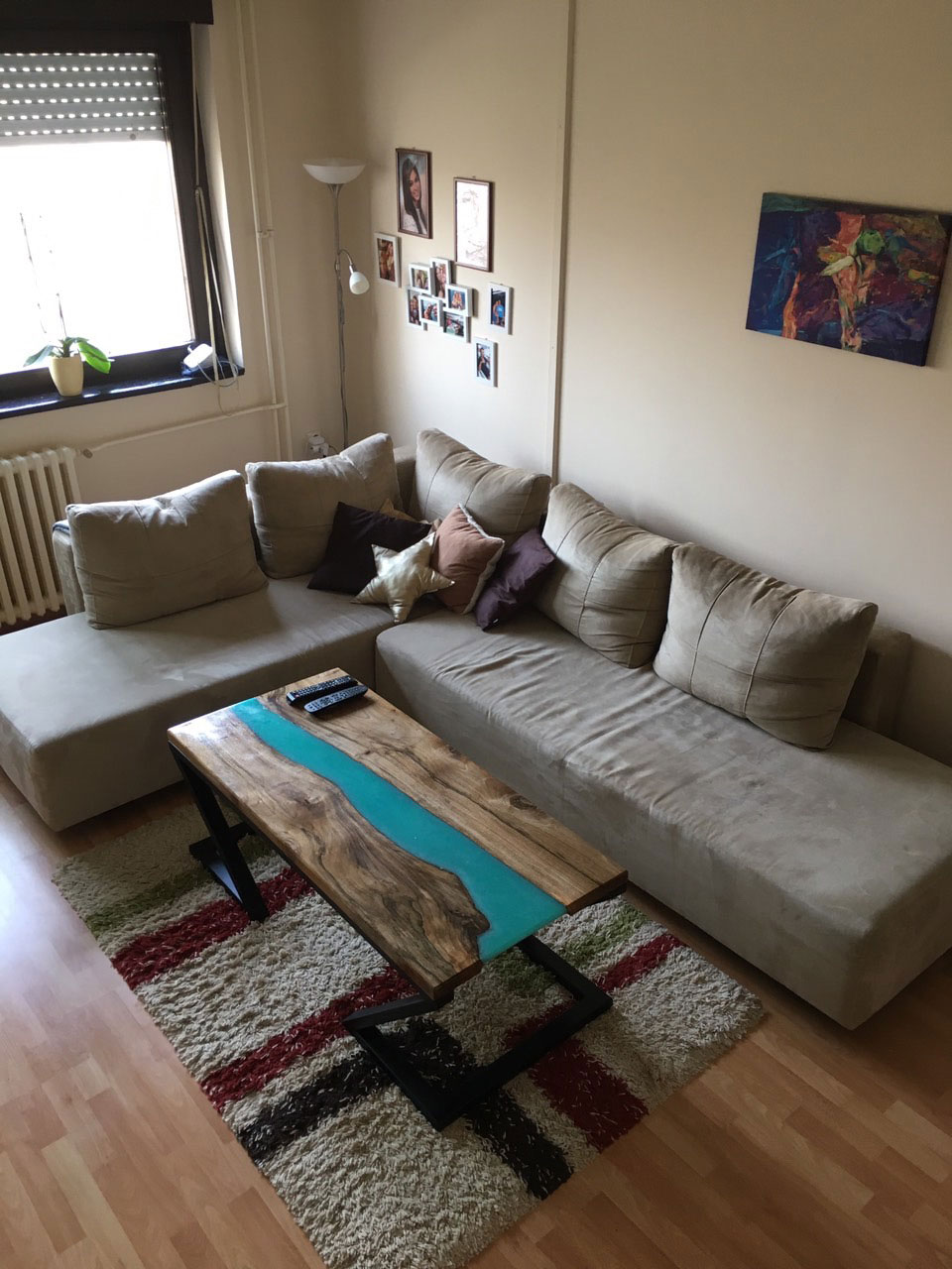 drveni-sto-13 032. Klub sto - orah / epoxy smola - Slika 1