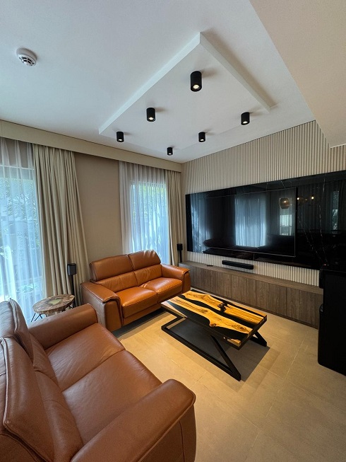 klub-sto-puno-drvo-epoxy-smola-orah-2-1 023. Klub sto - orah / epoxy smola - Slika 1