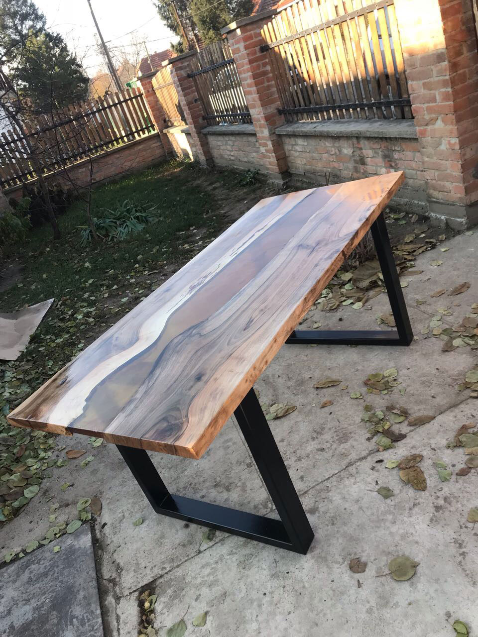 sto-ninpex 015. Trpezarijski sto - orah / epoxy smola - Slika 1